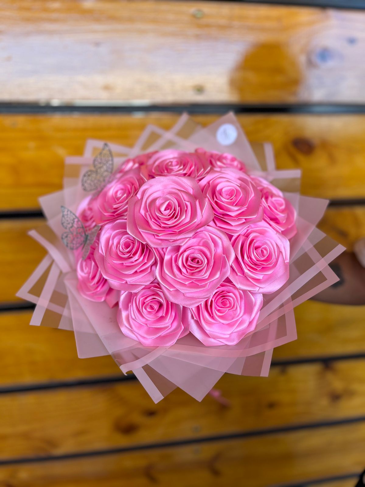 Ramo de flores de tela rojas